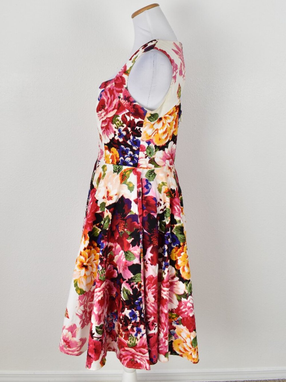 Maggy London Floral Fit and Flare Dress - 10 - Picture 9 of 10